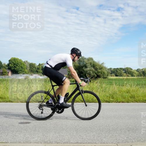 31.08.2025 - Elbe Triathlon Hamburg Michael Burmester http://msf.ph/oto/8691686 31.08.2025 10:10:43 Radfahren 497, 653, 893, 929 meine-sportfotos.de