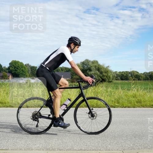 31.08.2025 - Elbe Triathlon Hamburg Michael Burmester http://msf.ph/oto/8691729 31.08.2025 10:12:35 Radfahren 499, 530, 536, 648, 673, 708, 748, 815, 848 meine-sportfotos.de