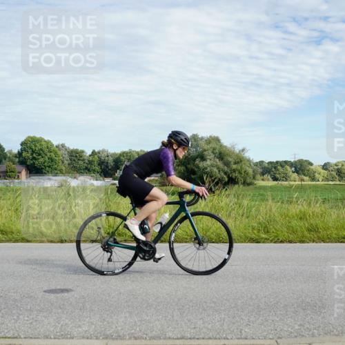 31.08.2025 - Elbe Triathlon Hamburg Michael Burmester http://msf.ph/oto/8691835 31.08.2025 10:16:38 Radfahren 562, 622, 896, 908 meine-sportfotos.de