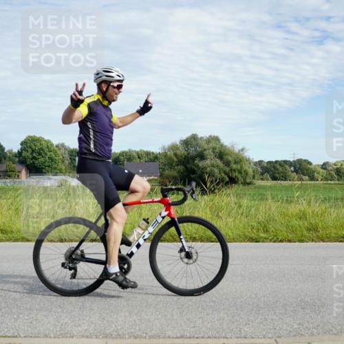 31.08.2025 - Elbe Triathlon Hamburg Michael Burmester http://msf.ph/oto/8691839 31.08.2025 10:16:49 Radfahren 666, 841, 928 meine-sportfotos.de
