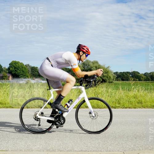 31.08.2025 - Elbe Triathlon Hamburg Michael Burmester http://msf.ph/oto/8691935 31.08.2025 10:20:25 Radfahren 726, 854, 1033 meine-sportfotos.de