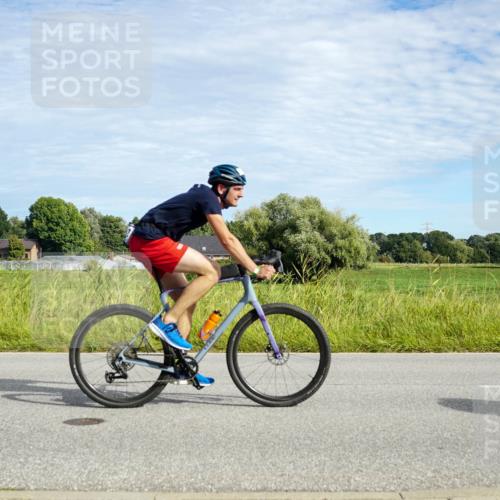 31.08.2025 - Elbe Triathlon Hamburg Michael Burmester http://msf.ph/oto/8691951 31.08.2025 10:20:52 Radfahren 419, 564, 880, 931, 947, 1012 meine-sportfotos.de