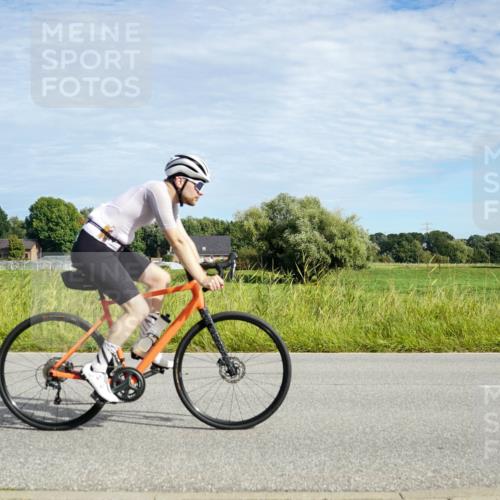 31.08.2025 - Elbe Triathlon Hamburg Michael Burmester http://msf.ph/oto/8691953 31.08.2025 10:20:54 Radfahren 419, 564, 880, 931, 1012 meine-sportfotos.de