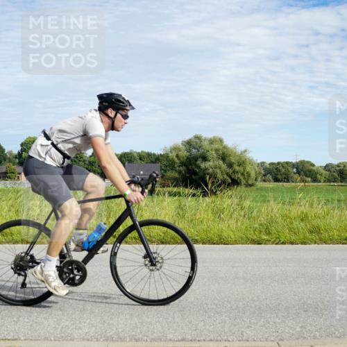 31.08.2025 - Elbe Triathlon Hamburg Michael Burmester http://msf.ph/oto/8692024 31.08.2025 10:22:40 Radfahren 400, 879, 939, 950, 984, 998, 1005, 1070 meine-sportfotos.de
