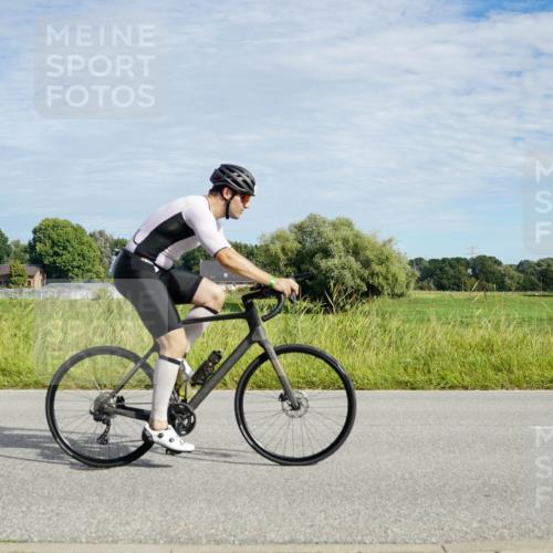 31.08.2025 - Elbe Triathlon Hamburg Michael Burmester http://msf.ph/oto/8692072 31.08.2025 10:23:46 Radfahren 818, 945, 1065, 1091, 1095, 1109 meine-sportfotos.de