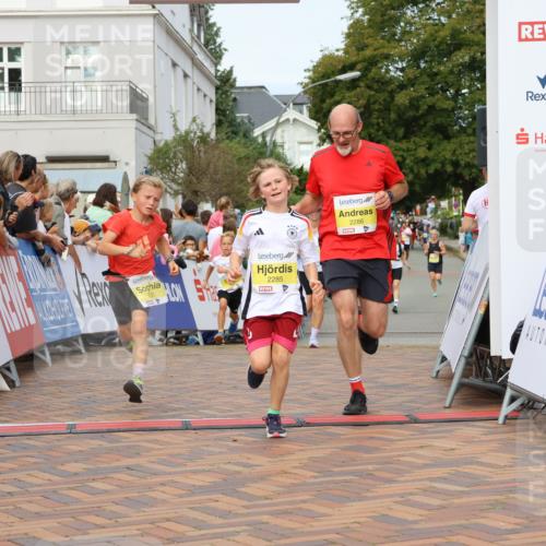31.08.2025 - 21. Blankeneser Heldenlauf Strokosch-Dieckow http://msf.ph/oto/8692106 31.08.2025 10:25:07 Ziel 2357, 2183, 2717, 2285, 2286, 2331, 2359, 2661 meine-sportfotos.de