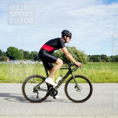 31.08.2025 - Elbe Triathlon Hamburg Michael Burmester http://msf.ph/oto/8692112 31.08.2025 10:24:43 Radfahren 594, 677, 863, 979, 994, 1075, 1080 meine-sportfotos.de
