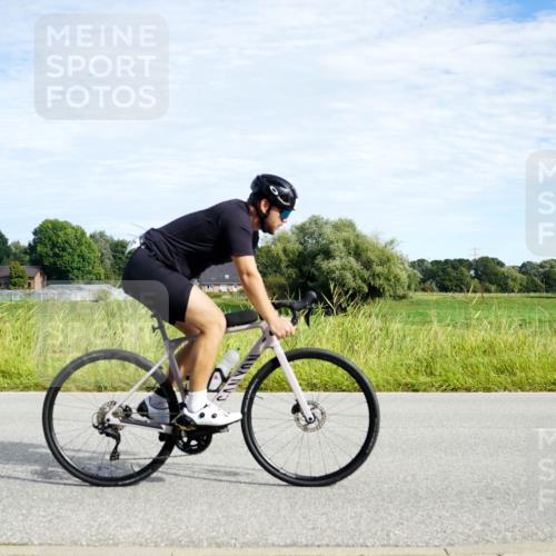 31.08.2025 - Elbe Triathlon Hamburg Michael Burmester http://msf.ph/oto/8692122 31.08.2025 10:25:03 Radfahren 446, 662, 782, 893, 929, 964, 1062 meine-sportfotos.de
