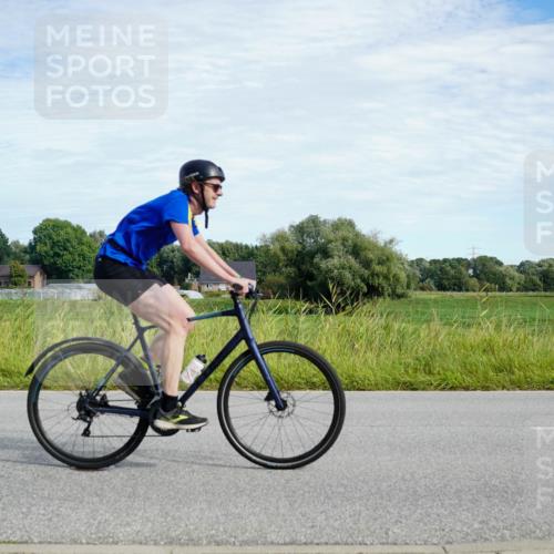 31.08.2025 - Elbe Triathlon Hamburg Michael Burmester http://msf.ph/oto/8692167 31.08.2025 10:26:26 Radfahren 905, 934, 936, 951, 980, 1103, 1108, 1149 meine-sportfotos.de