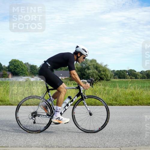 31.08.2025 - Elbe Triathlon Hamburg Michael Burmester http://msf.ph/oto/8692182 31.08.2025 10:26:51 Radfahren 801, 840, 987, 992, 1145 meine-sportfotos.de