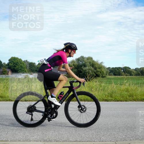 31.08.2025 - Elbe Triathlon Hamburg Michael Burmester http://msf.ph/oto/8692185 31.08.2025 10:27:01 Radfahren 830, 853, 992, 993 meine-sportfotos.de
