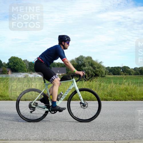 31.08.2025 - Elbe Triathlon Hamburg Michael Burmester http://msf.ph/oto/8692186 31.08.2025 10:27:06 Radfahren 882, 993 meine-sportfotos.de
