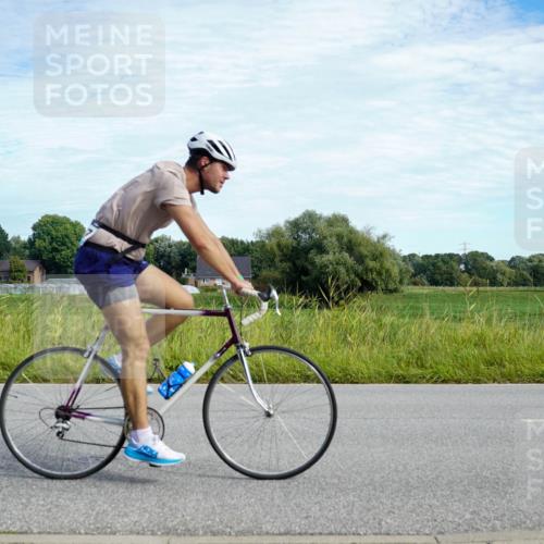 31.08.2025 - Elbe Triathlon Hamburg Michael Burmester http://msf.ph/oto/8692190 31.08.2025 10:27:15 Radfahren 882, 1013, 1027, 1105, 1129 meine-sportfotos.de
