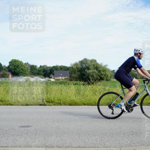 31.08.2025 - Elbe Triathlon Hamburg Michael Burmester http://msf.ph/oto/8692204 31.08.2025 10:27:49 Radfahren 401, 779, 1057, 1098, 1148 meine-sportfotos.de