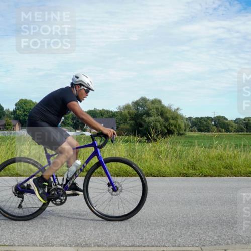 31.08.2025 - Elbe Triathlon Hamburg Michael Burmester http://msf.ph/oto/8692209 31.08.2025 10:28:01 Radfahren 809, 1089 meine-sportfotos.de