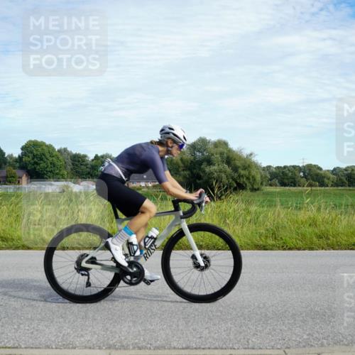 31.08.2025 - Elbe Triathlon Hamburg Michael Burmester http://msf.ph/oto/8692238 31.08.2025 10:28:58 Radfahren 833, 881, 884, 1160 meine-sportfotos.de