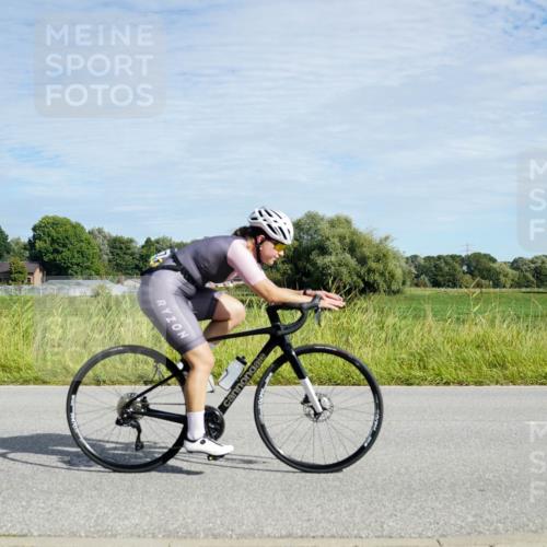 31.08.2025 - Elbe Triathlon Hamburg Michael Burmester http://msf.ph/oto/8692308 31.08.2025 10:32:06 Radfahren 679, 787, 938, 1144, 1216 meine-sportfotos.de