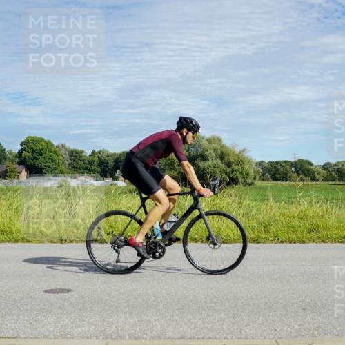 31.08.2025 - Elbe Triathlon Hamburg Michael Burmester http://msf.ph/oto/8692309 31.08.2025 10:32:07 Radfahren 679, 787, 938, 1144, 1216 meine-sportfotos.de