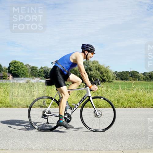 31.08.2025 - Elbe Triathlon Hamburg Michael Burmester http://msf.ph/oto/8692359 31.08.2025 10:33:35 Radfahren 820, 823, 859, 869, 1211 meine-sportfotos.de