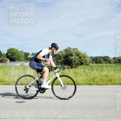 31.08.2025 - Elbe Triathlon Hamburg Michael Burmester http://msf.ph/oto/8692360 31.08.2025 10:33:40 Radfahren 758, 820, 823, 825, 869 meine-sportfotos.de