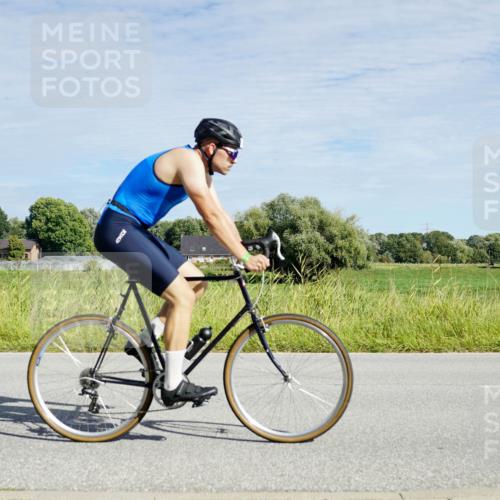 31.08.2025 - Elbe Triathlon Hamburg Michael Burmester http://msf.ph/oto/8692510 31.08.2025 10:38:09 Radfahren 879, 981, 1016, 1047, 1083 meine-sportfotos.de