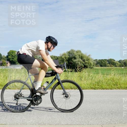 31.08.2025 - Elbe Triathlon Hamburg Michael Burmester http://msf.ph/oto/8692549 31.08.2025 10:38:59 Radfahren 995, 996, 1018, 1122 meine-sportfotos.de