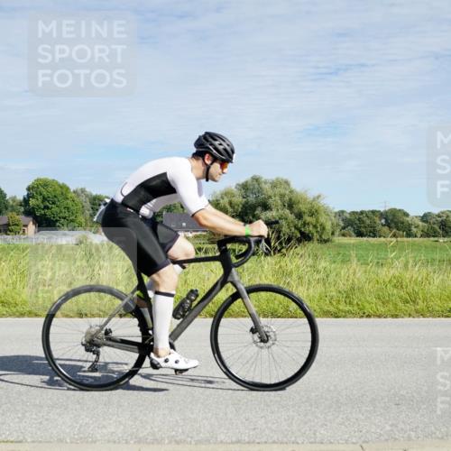 31.08.2025 - Elbe Triathlon Hamburg Michael Burmester http://msf.ph/oto/8692590 31.08.2025 10:40:07 Radfahren 997, 1095, 1286 meine-sportfotos.de