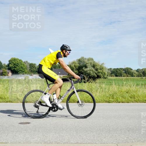 31.08.2025 - Elbe Triathlon Hamburg Michael Burmester http://msf.ph/oto/8692600 31.08.2025 10:40:43 Radfahren 818, 1021, 1039, 1043, 1298 meine-sportfotos.de