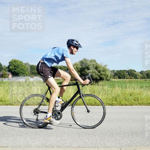 31.08.2025 - Elbe Triathlon Hamburg Michael Burmester http://msf.ph/oto/8692601 31.08.2025 10:40:44 Radfahren 818, 1039, 1043, 1060 meine-sportfotos.de