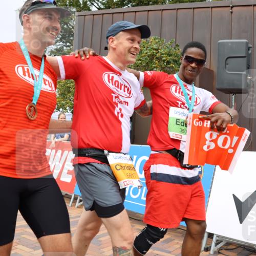 31.08.2025 - 21. Blankeneser Heldenlauf Strokosch-Dieckow http://msf.ph/oto/8692609 31.08.2025 12:37:42 Ziel 5699, 5698, 5617 meine-sportfotos.de