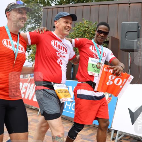 31.08.2025 - 21. Blankeneser Heldenlauf Strokosch-Dieckow http://msf.ph/oto/8692616 31.08.2025 12:37:42 Ziel 5699, 5698, 5617 meine-sportfotos.de