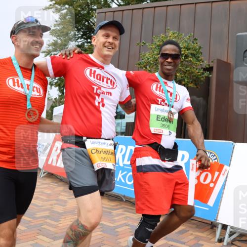 31.08.2025 - 21. Blankeneser Heldenlauf Strokosch-Dieckow http://msf.ph/oto/8692637 31.08.2025 12:37:42 Ziel 5699, 5698, 5617 meine-sportfotos.de