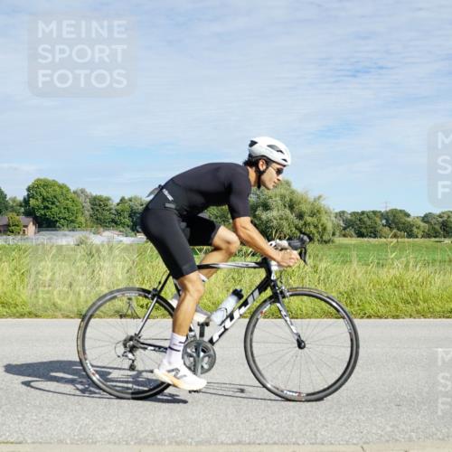 31.08.2025 - Elbe Triathlon Hamburg Michael Burmester http://msf.ph/oto/8692641 31.08.2025 10:42:07 Radfahren 935, 987, 1094, 1123 meine-sportfotos.de