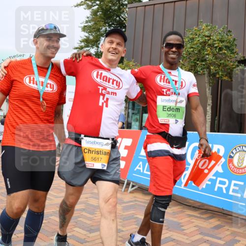 31.08.2025 - 21. Blankeneser Heldenlauf Strokosch-Dieckow http://msf.ph/oto/8692669 31.08.2025 12:37:42 Ziel 5699, 5698, 5617 meine-sportfotos.de