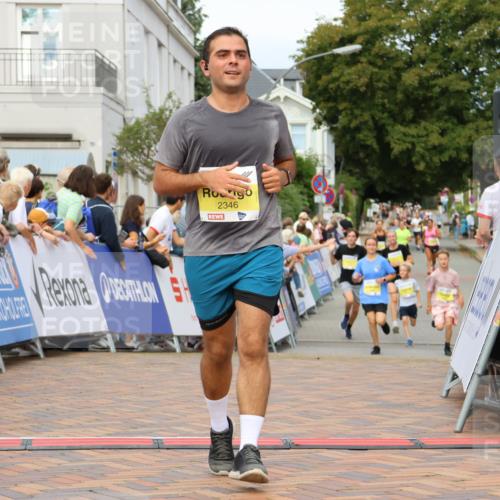 31.08.2025 - 21. Blankeneser Heldenlauf Strokosch-Dieckow http://msf.ph/oto/8692672 31.08.2025 10:28:48 Ziel 2346, 2697, 2700, 2387 meine-sportfotos.de