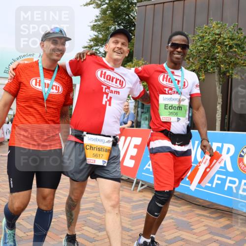 31.08.2025 - 21. Blankeneser Heldenlauf Strokosch-Dieckow http://msf.ph/oto/8692675 31.08.2025 12:37:42 Ziel 5699, 5698, 5617 meine-sportfotos.de