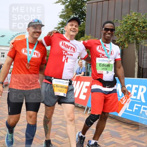 31.08.2025 - 21. Blankeneser Heldenlauf Strokosch-Dieckow http://msf.ph/oto/8692681 31.08.2025 12:37:42 Ziel 5699, 5698, 5617 meine-sportfotos.de