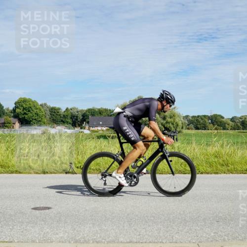 31.08.2025 - Elbe Triathlon Hamburg Michael Burmester http://msf.ph/oto/8692684 31.08.2025 10:43:14 Radfahren 1020, 1180, 1196, 1280, 1299, 1302, 1310 meine-sportfotos.de
