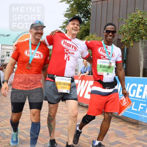 31.08.2025 - 21. Blankeneser Heldenlauf Strokosch-Dieckow http://msf.ph/oto/8692688 31.08.2025 12:37:42 Ziel 5699, 5698, 5617 meine-sportfotos.de