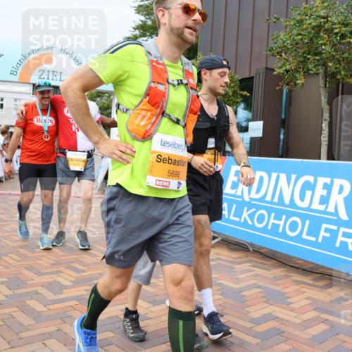31.08.2025 - 21. Blankeneser Heldenlauf Strokosch-Dieckow http://msf.ph/oto/8692711 31.08.2025 12:37:40 Ziel 5170, 5699, 5698, 5617, 4175 meine-sportfotos.de