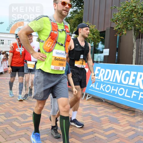 31.08.2025 - 21. Blankeneser Heldenlauf Strokosch-Dieckow http://msf.ph/oto/8692724 31.08.2025 12:37:39 Ziel 5170, 5699, 5698, 5617, 4175 meine-sportfotos.de