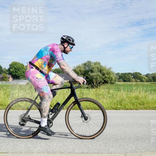 31.08.2025 - Elbe Triathlon Hamburg Michael Burmester http://msf.ph/oto/8692730 31.08.2025 10:45:00 Radfahren 1140, 1209 meine-sportfotos.de