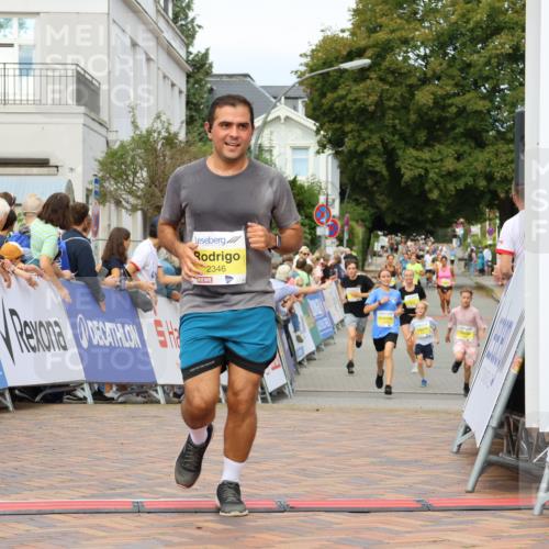 31.08.2025 - 21. Blankeneser Heldenlauf Strokosch-Dieckow http://msf.ph/oto/8692731 31.08.2025 10:28:48 Ziel 2346, 2697, 2700, 2387 meine-sportfotos.de