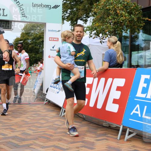 31.08.2025 - 21. Blankeneser Heldenlauf Strokosch-Dieckow http://msf.ph/oto/8692740 31.08.2025 12:37:36 Ziel 5170, 5265, 5699, 5698, 5617, 4175 meine-sportfotos.de