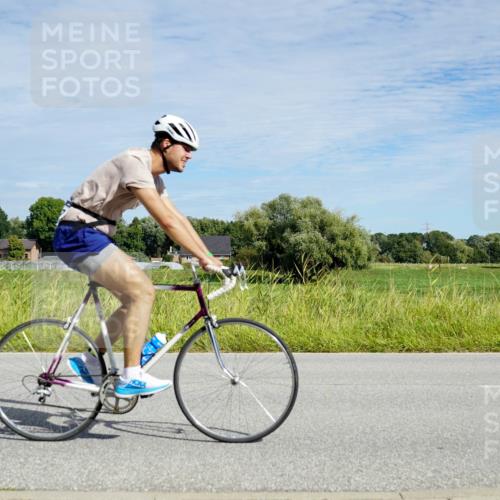 31.08.2025 - Elbe Triathlon Hamburg Michael Burmester http://msf.ph/oto/8692746 31.08.2025 10:45:32 Radfahren 852, 936, 1027 meine-sportfotos.de