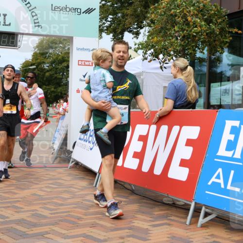 31.08.2025 - 21. Blankeneser Heldenlauf Strokosch-Dieckow http://msf.ph/oto/8692757 31.08.2025 12:37:36 Ziel 5170, 5265, 5699, 5698, 5617, 4175 meine-sportfotos.de
