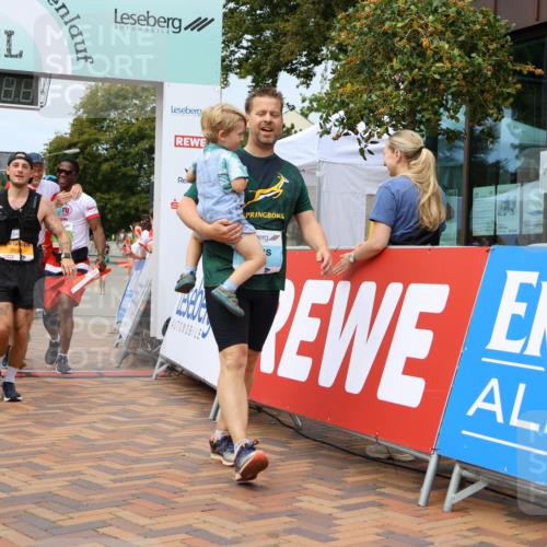 31.08.2025 - 21. Blankeneser Heldenlauf Strokosch-Dieckow http://msf.ph/oto/8692763 31.08.2025 12:37:36 Ziel 5170, 5265, 5699, 5698, 5617, 4175 meine-sportfotos.de