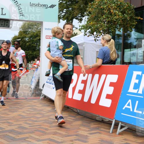 31.08.2025 - 21. Blankeneser Heldenlauf Strokosch-Dieckow http://msf.ph/oto/8692771 31.08.2025 12:37:36 Ziel 5170, 5265, 5699, 5698, 5617, 4175 meine-sportfotos.de