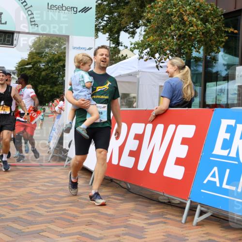 31.08.2025 - 21. Blankeneser Heldenlauf Strokosch-Dieckow http://msf.ph/oto/8692802 31.08.2025 12:37:35 Ziel 5170, 5361, 5265, 5699, 5698, 5617, 4175 meine-sportfotos.de