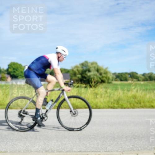 31.08.2025 - Elbe Triathlon Hamburg Michael Burmester http://msf.ph/oto/8692803 31.08.2025 10:47:58 Radfahren 948, 949, 1116 meine-sportfotos.de